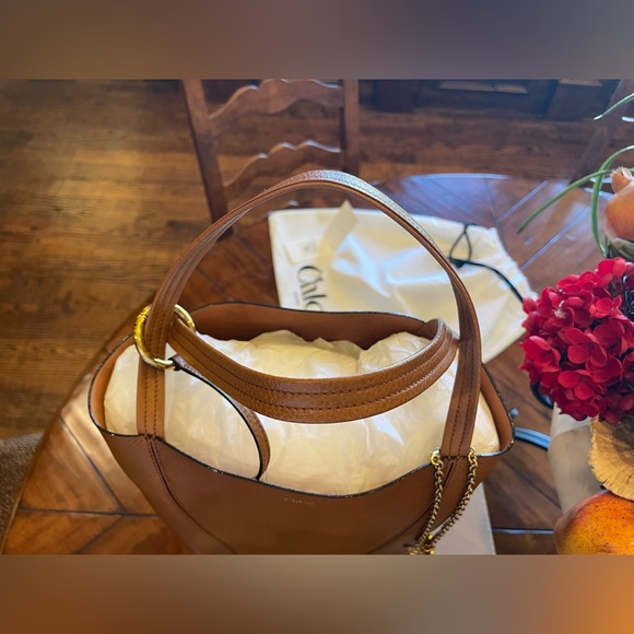 Chloe “Spin” Medium Tote Bag in shiny-grained leather - Picture 7 of 13